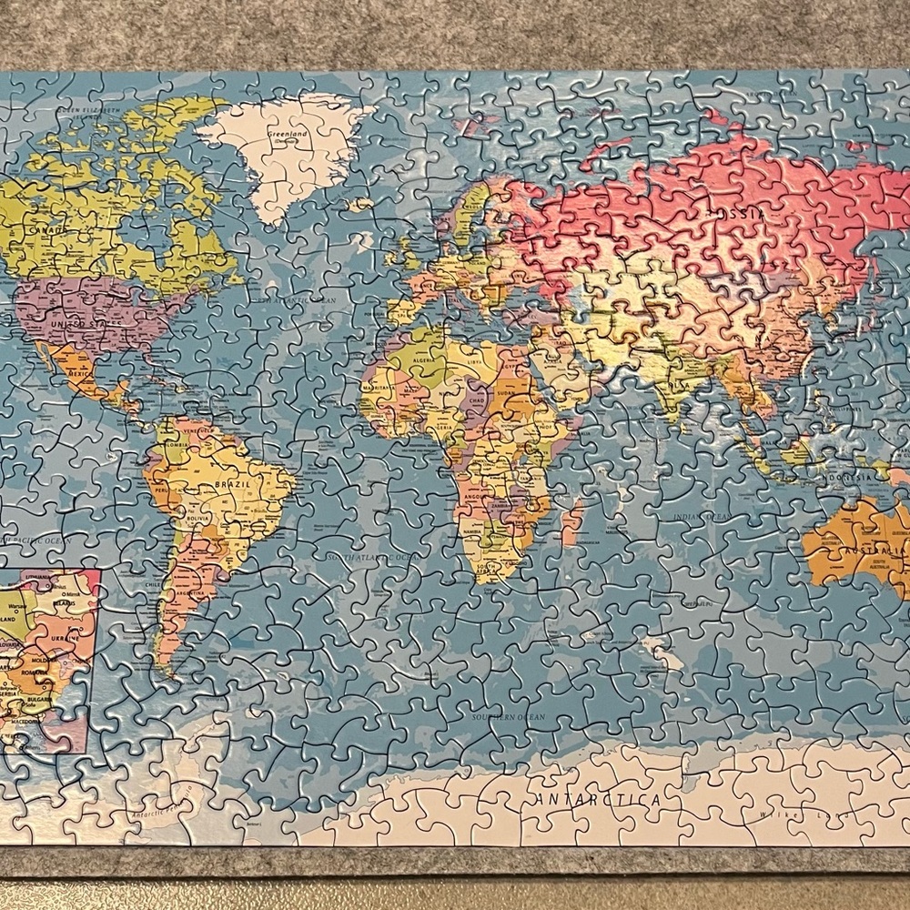 World Map Puzzle - Multicolor 550 piece